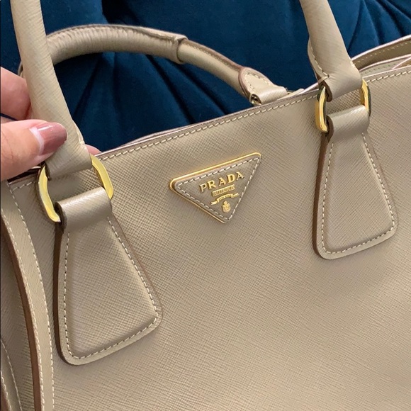 Prada saffiano lux tote - Picture 5 of 8